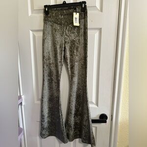 GYPSY JUNKIES Snakeskin-Style Stretchy Green Flared Bell Bottom Pants❗️NWT❗️